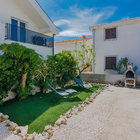 Villa Bukal Vir